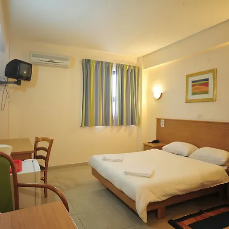 Dean Hamlet 3* Saint Julian's