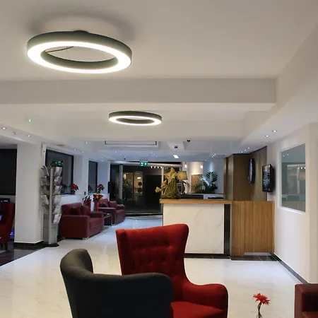 Dean Hamlet Saint Julian's