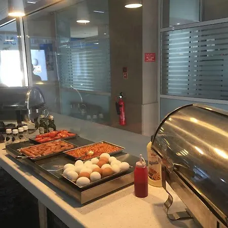 دين هاملت فندق سانت جوليان