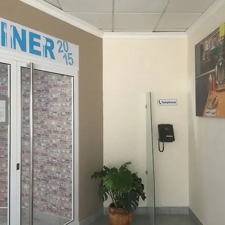 迪恩哈姆雷特公寓酒店 3*