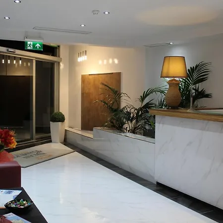 فندق دين هاملت 3*