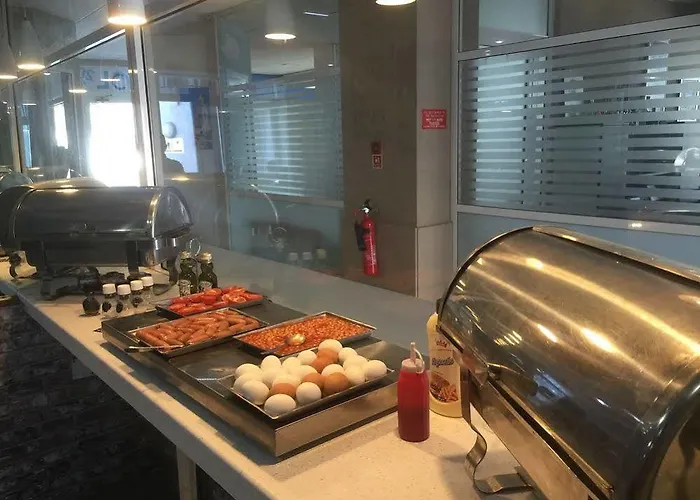 Dean Hamlet Otel Saint Julian's