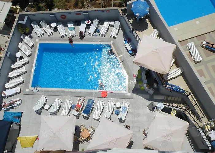 Dean Hamlet Saint Julian's